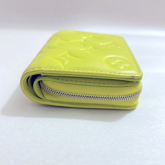 RARE LV Lou Coussin Wallet in Acid Green Authentic Louis Vuitton RFID Microchip - Picture 4 of 7